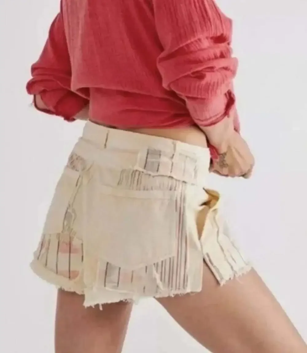 Free People Ivory Denim Cut Off Shorts Distresssd  Size 4 Fringe Alted State